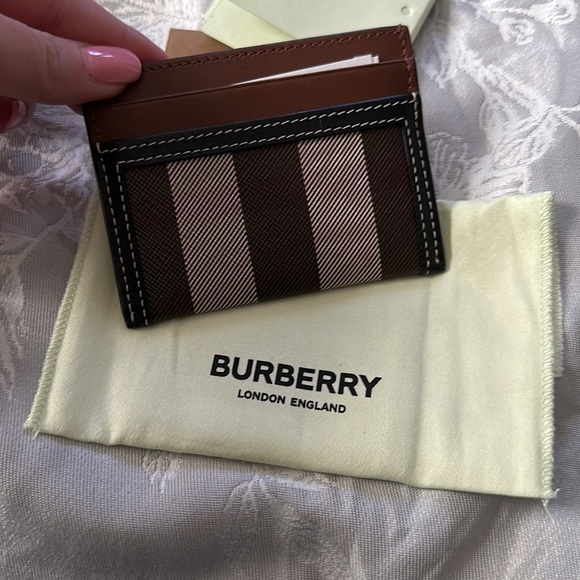 Brand New Women’s Burberry Check and Two-tone Leather Card Case in Dark Brown - Picture 5 of 6